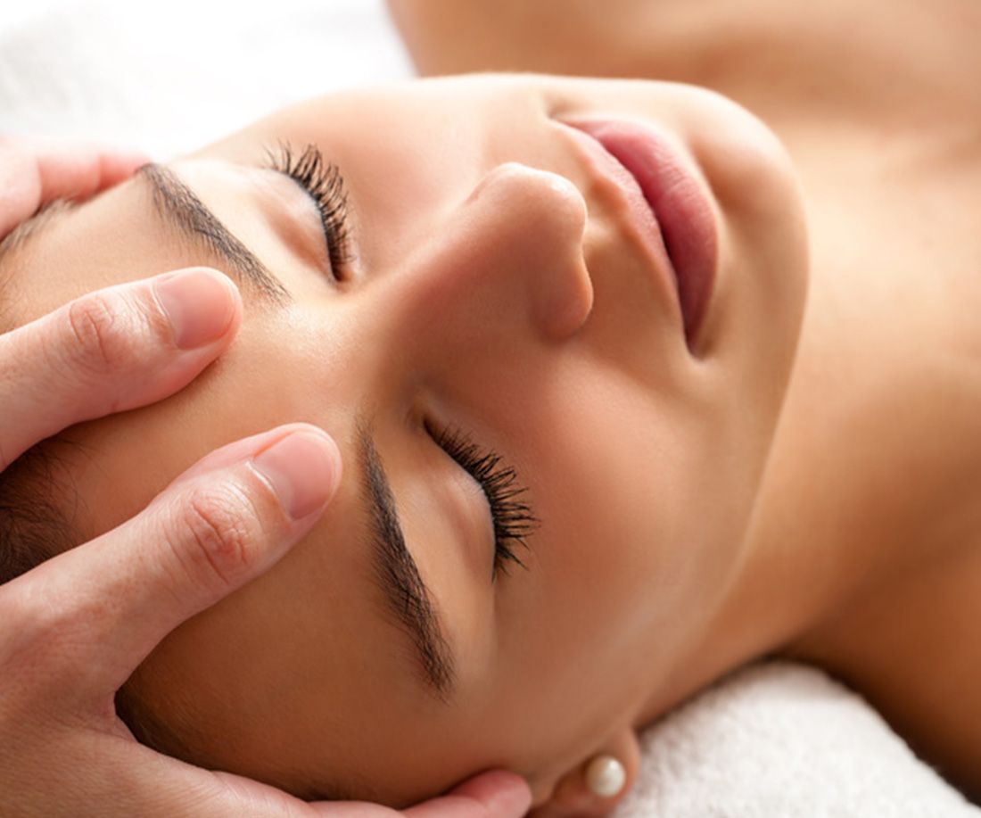 Masaje cráneo facial
